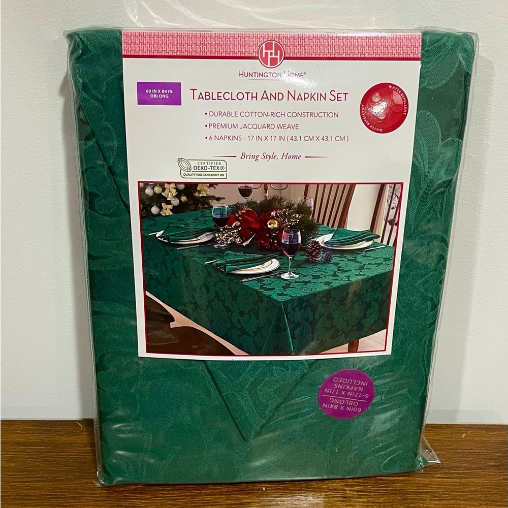 Huntington Home Tablecloth and Napkin Set - Emerald Green!